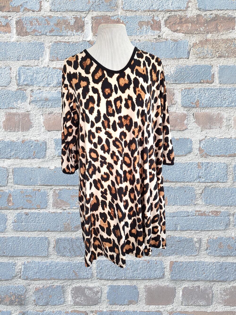Southern Charm Whimsical Artsy Red and Black Tunic Size Large